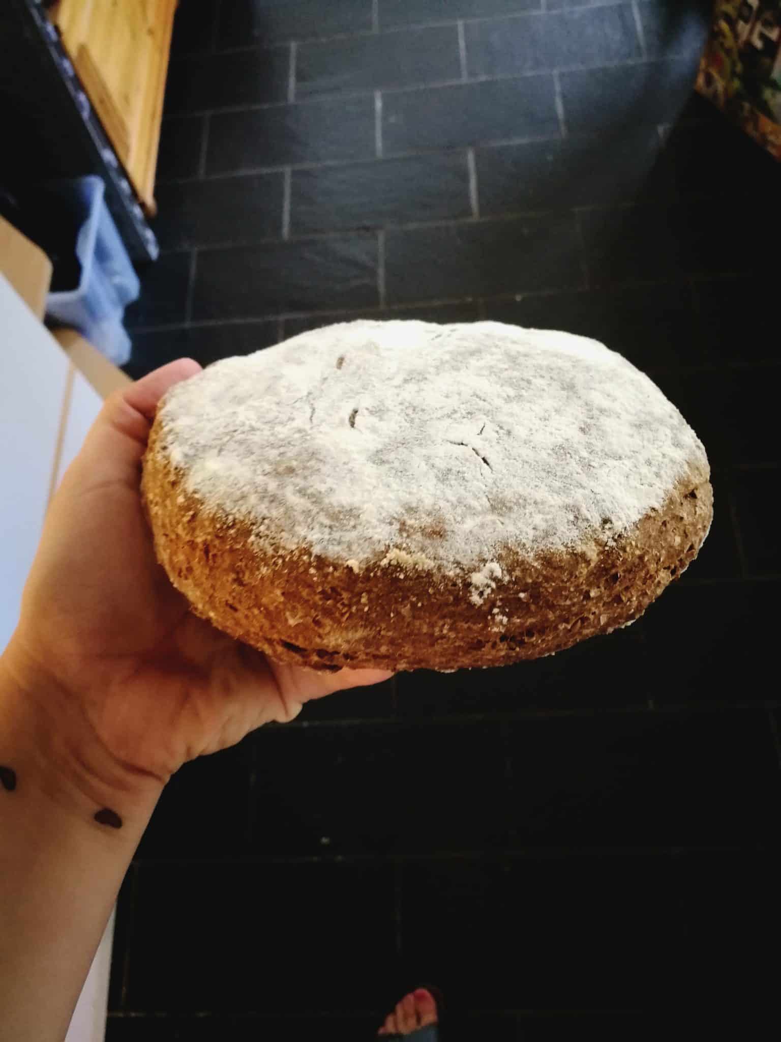 selbstgebackenes Brot Vollkorn