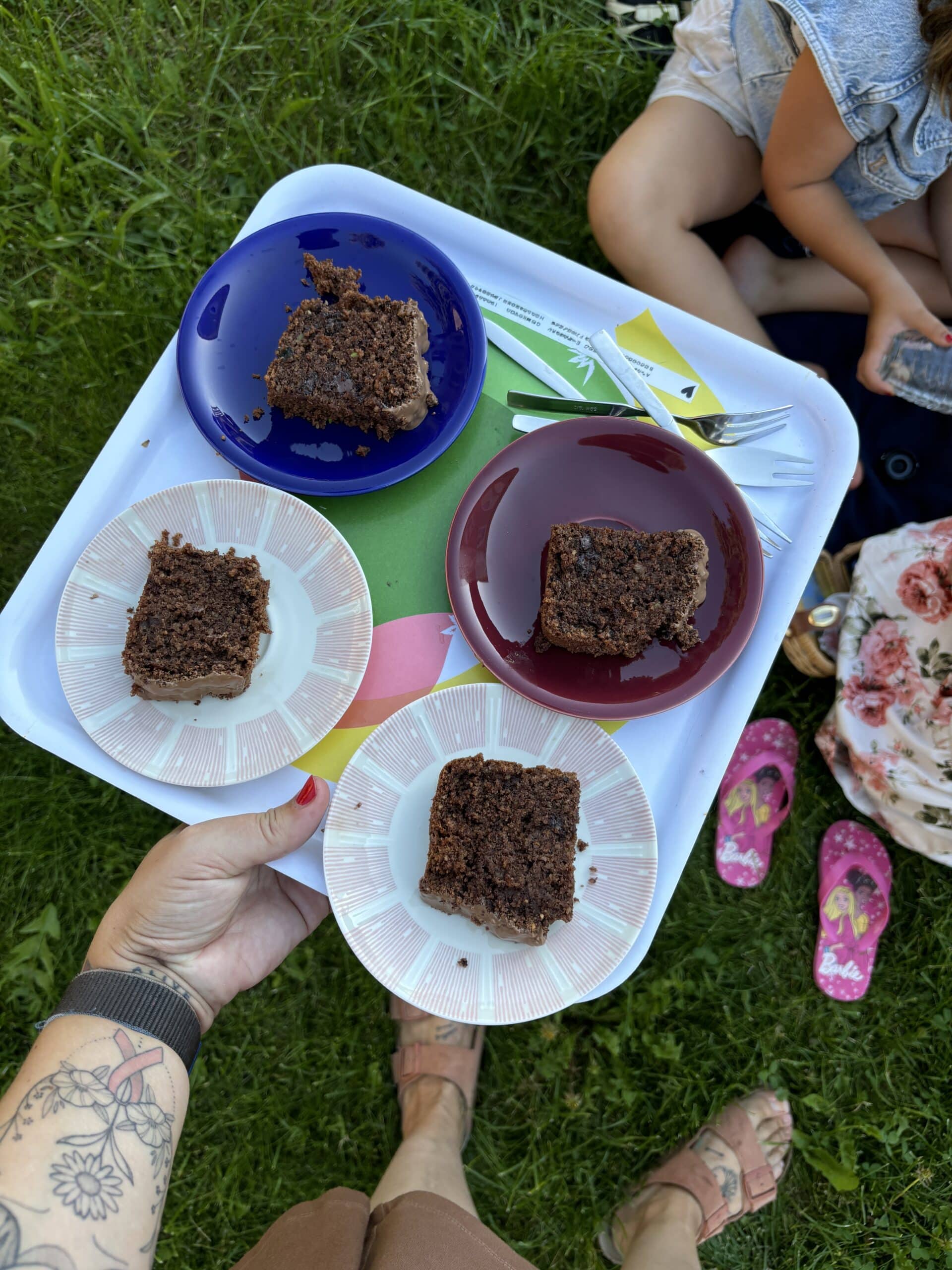 #9 Es kommen Kinder zum Picknick, also gibt es auch Mini-Kuchen-Stückchen.