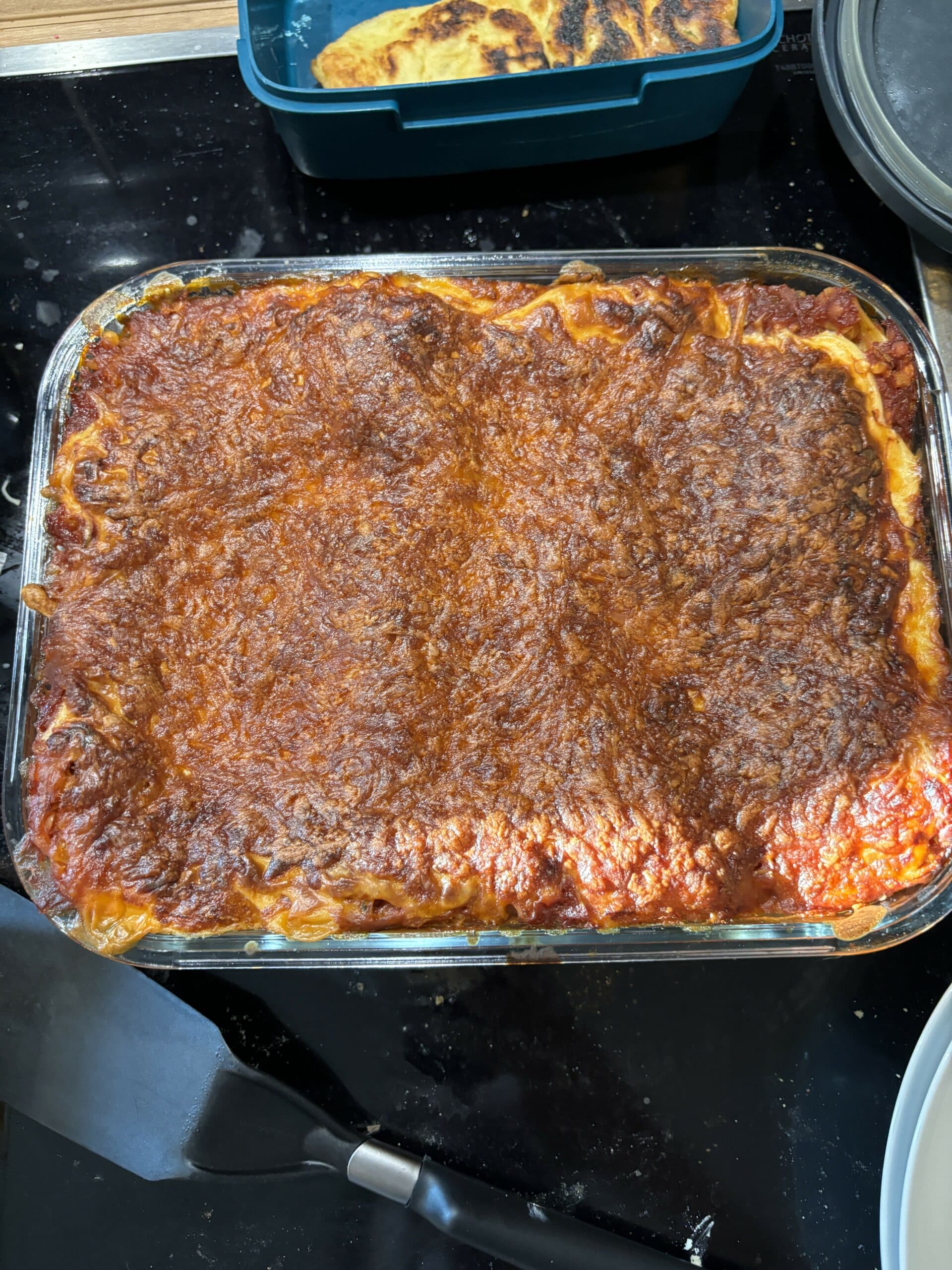 und während der Mann unterwegs ist, bereite ich 3 mal Lasagne vor. Das ist echt Arbeit, aber es lohnt sich. Denn das ist das Essen für die nächsten Tage.