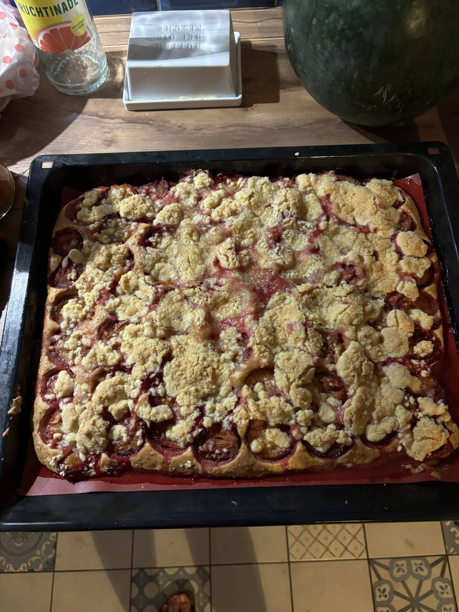 Ich backe dafür am Abend noch Pflaumenkuchen für Sonntag.